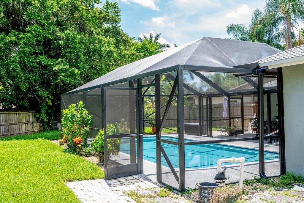Palm Paradise Luxury Stay/Pool Wellington Extérieur photo